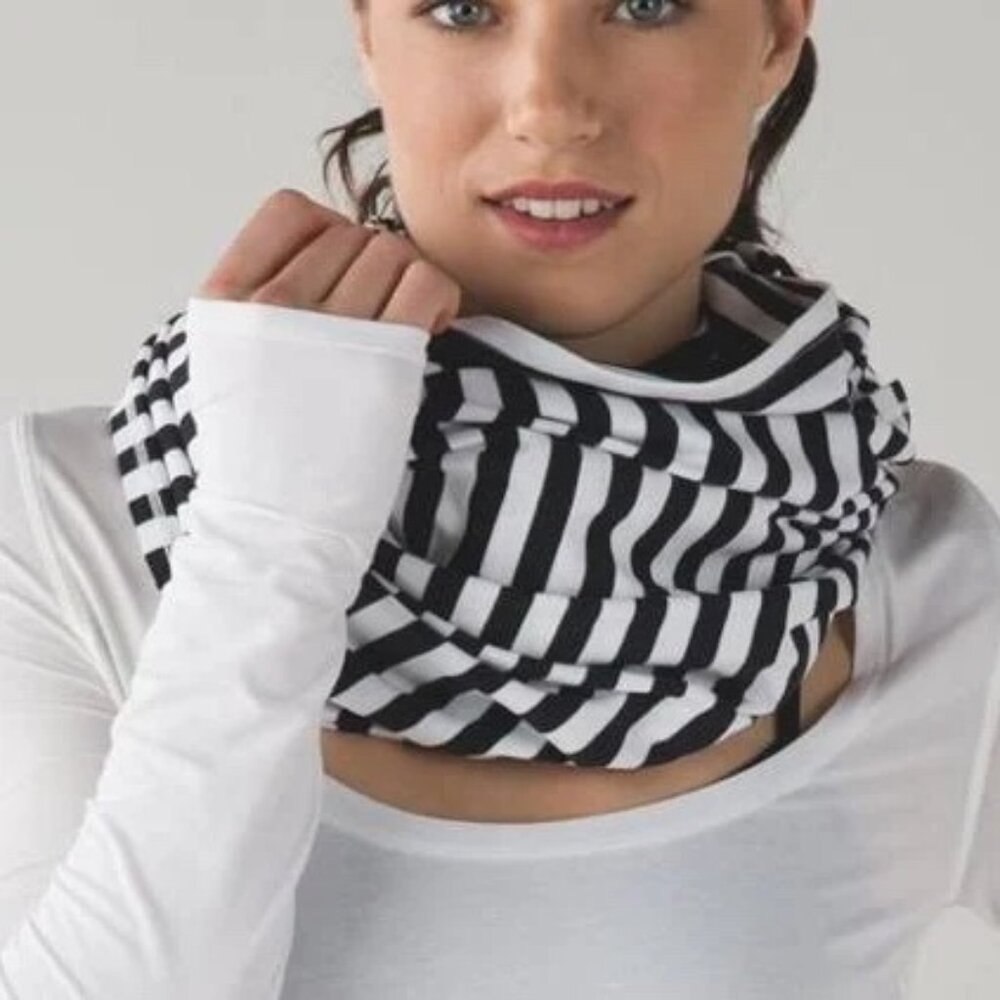 lululemon vinyasa black and white scarf